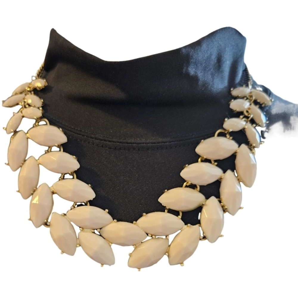 Elegant Beige Necklace